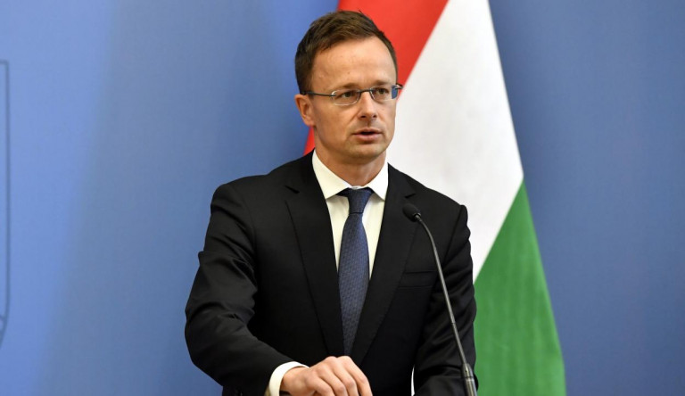 A francia miniszter bírálta az Orbán-kormányt. Szijjártó válasza: a franciák egy szakadékba rohannak