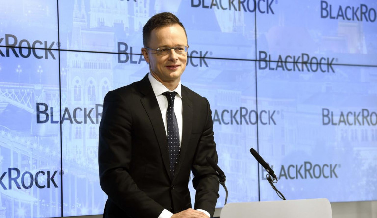 Csodás érvelés: Szijjártó szerint minden Magyarországgal szembeni kritika azért van, mert nem fogadunk be migránsokat
