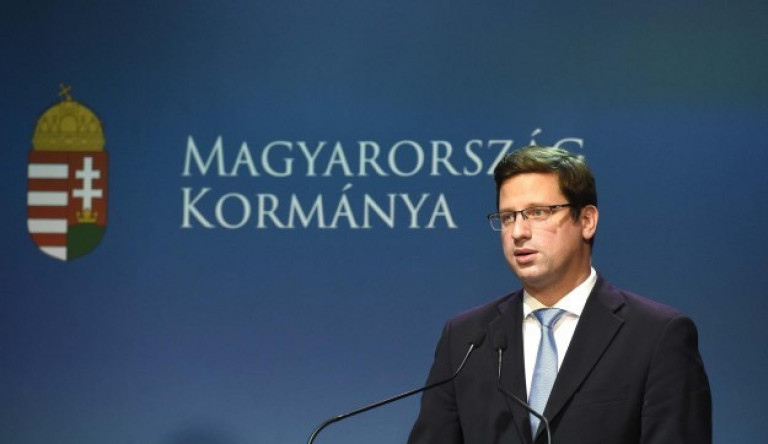 Varga Mihály tapintatos volt, Gulyás Gergely viszont lekomcsizta az Európai Bizottságot