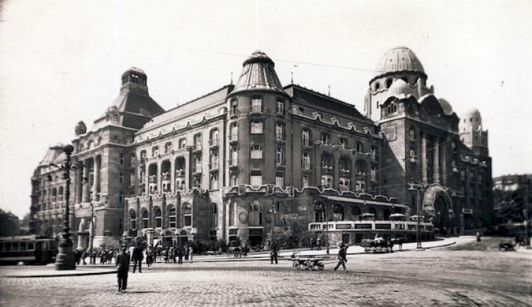 Duna-parti látomás