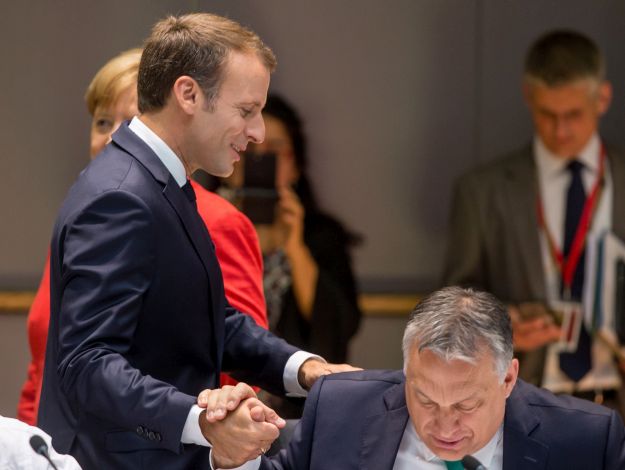 Macron és Orbán az Európai Tanács ülésén