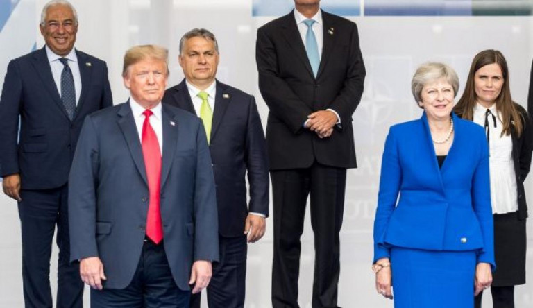 Kinek drukkoljon Orbán az amerikai félidős választáson?