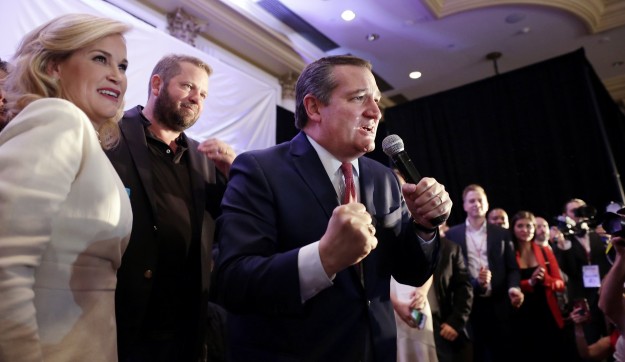 Ted Cruz texasi republikánus szenátor ünnepel