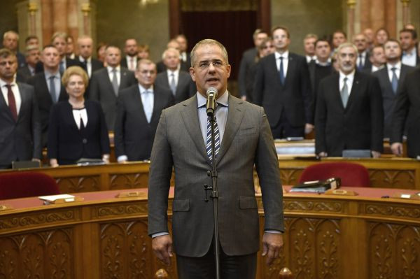 Habony szlovén lapja indította el azt a sorosozó álhírt, amire Kósa hivatkozik
