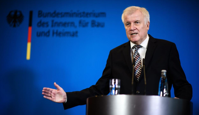 Vége: távozik Orbán nagy barátja, Horst Seehofer
