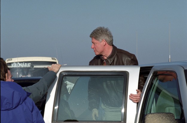 1996 - Bill Clinton korábbi amerikai elnök látogatóban Taszáron