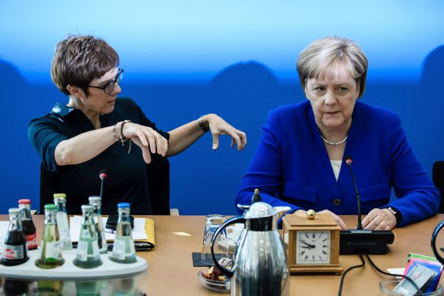 Kramp-Karrenbauer és Merkel
