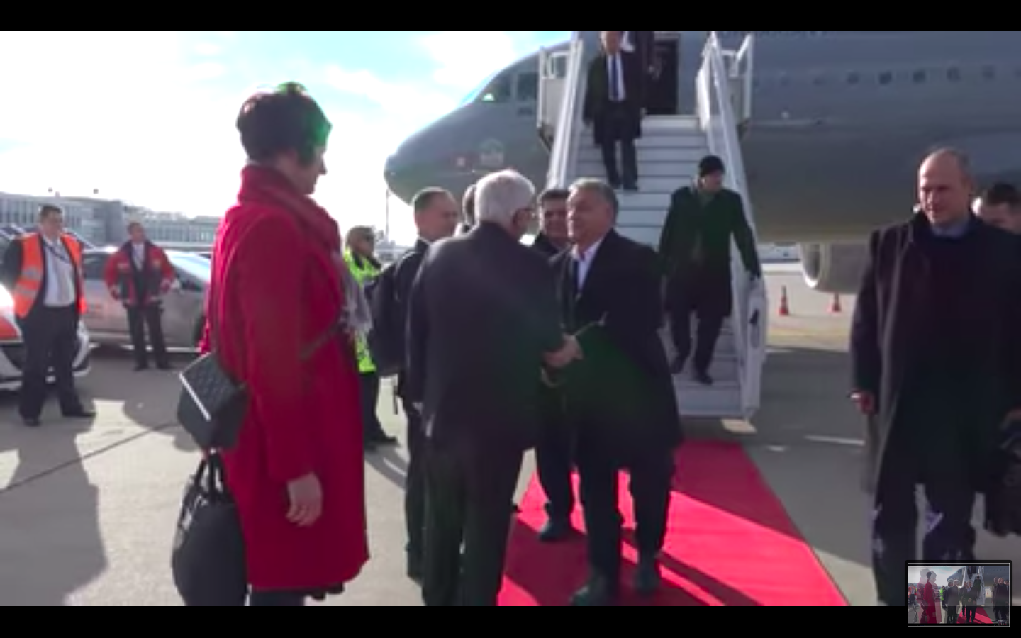 Zágrábba is a honvédségi csapatszállítóval ment Orbán