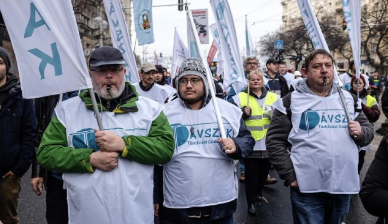 Tüntetés Budapesten a rabszolgatörvény ellen