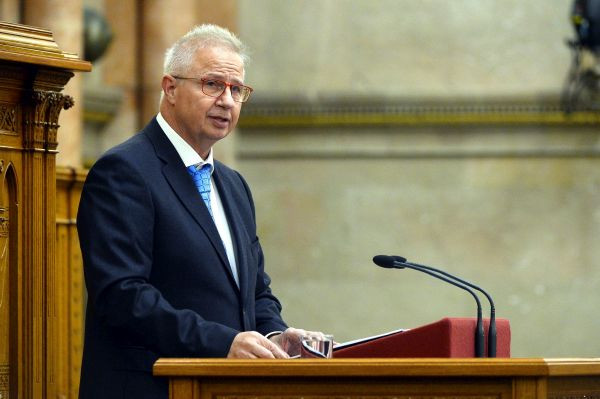 Trócsányi Lászlót jelöli a Fidesz az Alkotmánybíróság megüresedő helyére