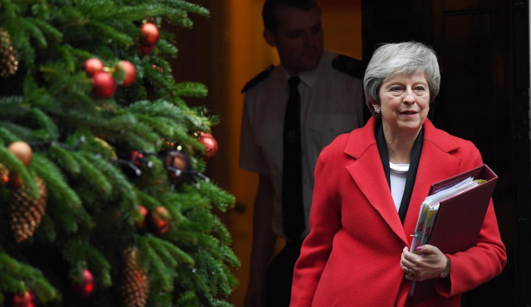 Lehet, hogy itt a vége: bizalmatlansági szavazást kezdeményeztek Theresa May ellen