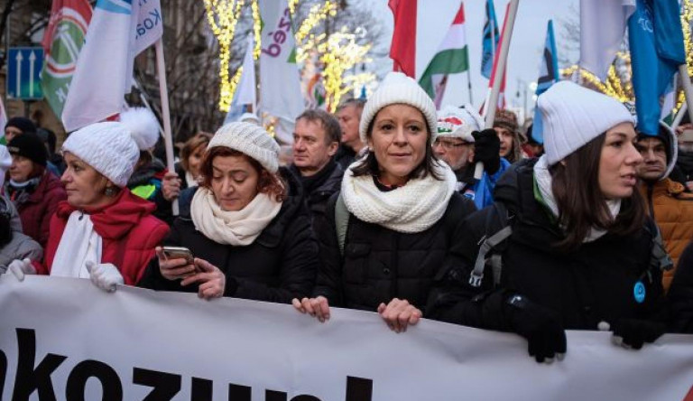 Kunhalmi, Vadai, Szabó Tímea és Szél Bernadett vezetésével vonult a menet