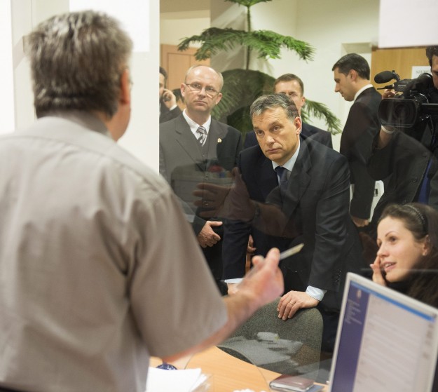 Orbán a vásárosnaményi járási hivatalban 