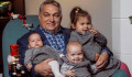 Orbán három unokájával kíván boldog karácsonyt