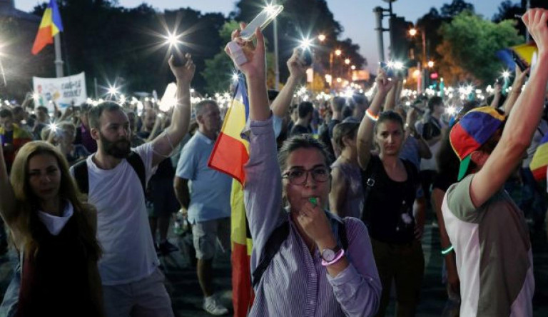 A korrupcióellenes főügyész után a legfőbb ügyészt is elküldené a román kormány