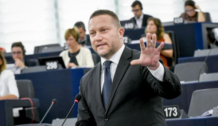 Ujhelyi szerint a kormány megpróbál sunyizni