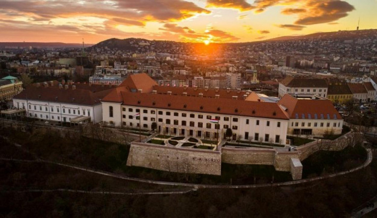  Csodálatos kép: ilyen Orbán várbeli palotája madártávlatból