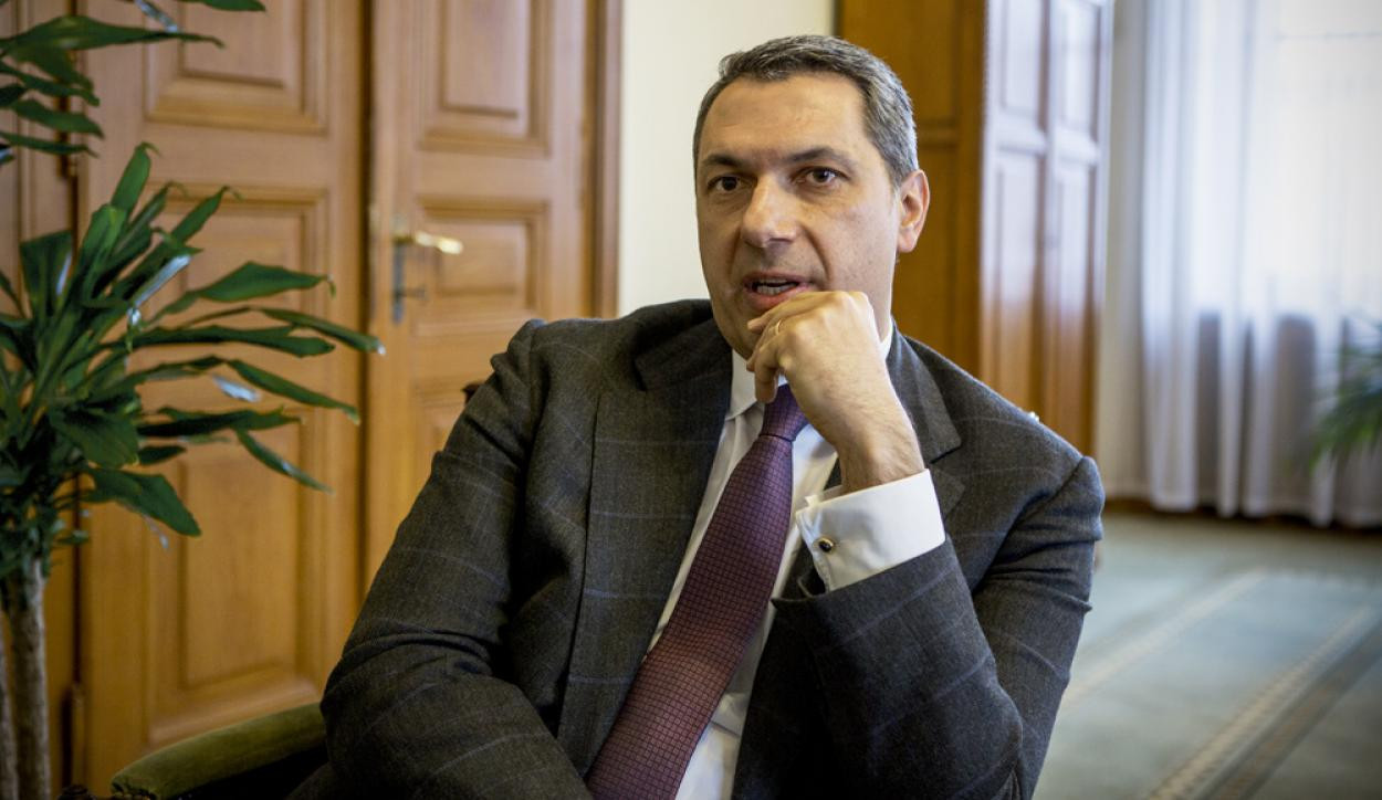 Lázár János szerint vitatható a rabszolgatörvény