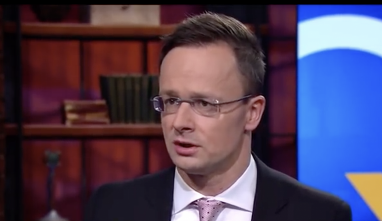 Szijjártó Liechtensteinből üzente meg, hogy „az ENSZ migrációs csomagja veszélyt jelent az egész világra”
