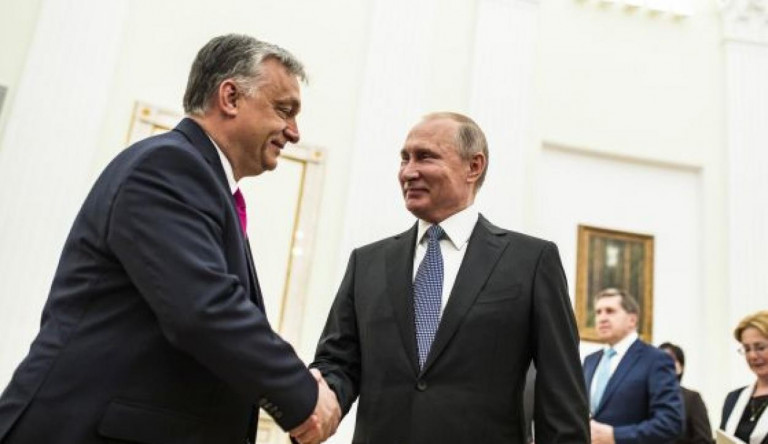 Messze vagyunk még a tiszta autokráciától, de nem tűnik úgy, hogy Orbán meg akarna állni