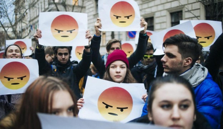 Felmérés: A fiatalok jobban akarják a kormányváltást