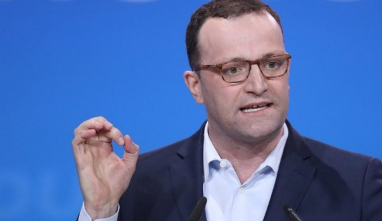 A német egészségügyi miniszter nem nézi jó szemmel, hogy sok orvos külföldön dolgozik.