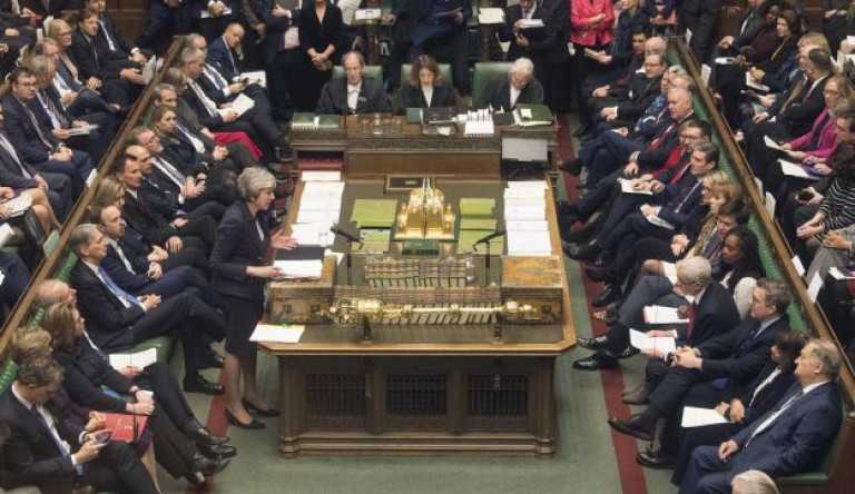 Inkább két nappal később szül a brit képviselő, hogy ott lehessen a mai Brexit-szavazáson