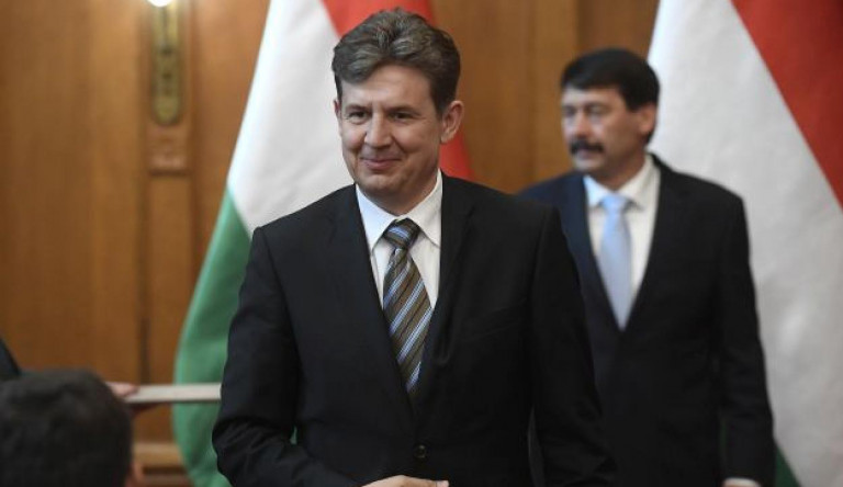 Az Orbán-kormány államtitkárát is célba vették a kémszoftverrel