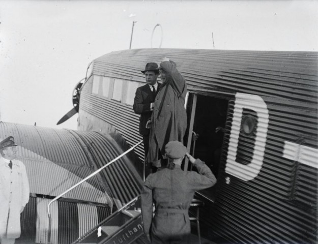 Gömbös Gyula 1935-ben hazatérőben Hitlertől