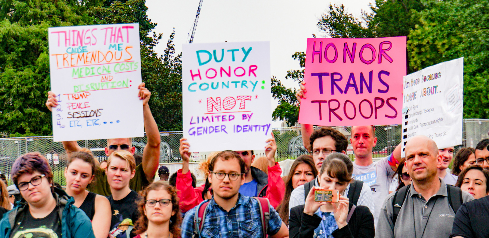 Alkotmányos, hogy Trump kitiltotta a transzneműeket a katonaságból