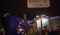 Zenés korcsolyázással próbálja lenyomni az ellenzéki demonstrációt a fideszes önkormányzat
