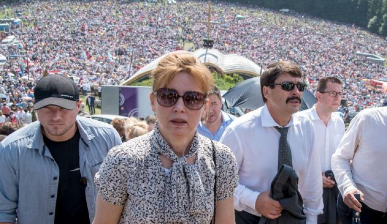 Romániában attól tartanak, hogy Orbán Viktor fogadja majd Ferenc pápát Csíksomlyón