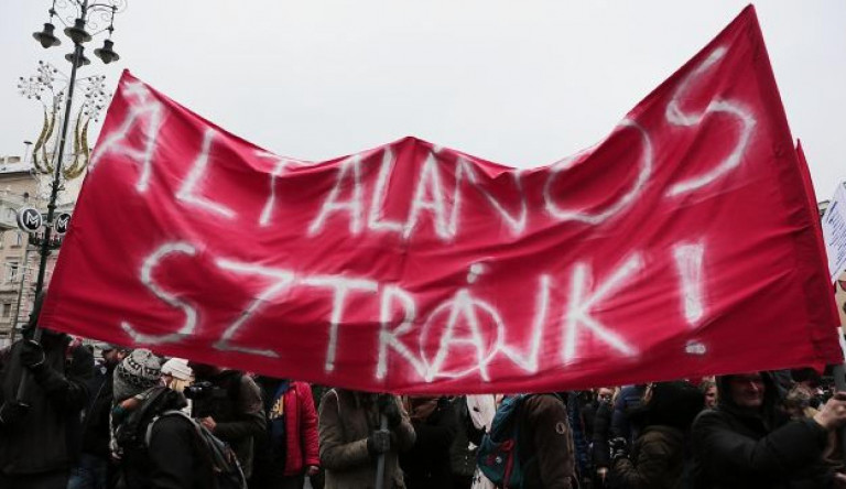 Megalakult a sztrájkbizottság, a kormány még tárgyalna is velük