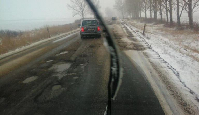 Magyar kátyúkkal reklámozza magát az Opel