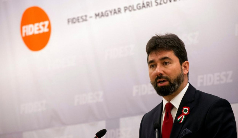 A Fidesz kommunikációs igazgatója szerint az ellenzék azért nem támogatja a kormány családvédelmi akciótervét mert bevándorláspárti