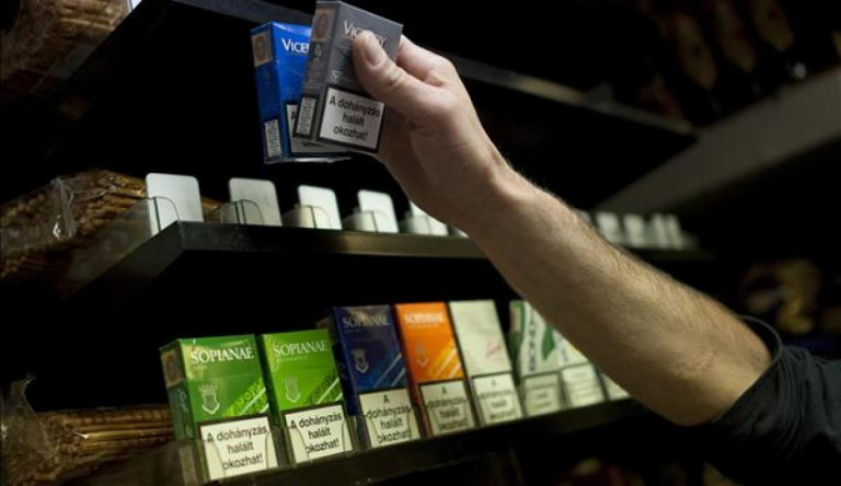 Február elejétől jönnek az egységesített cigarettás dobozok