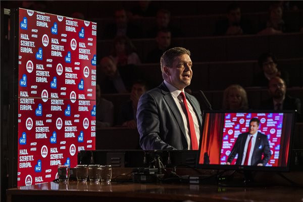 Itt a névsor, hogy kiket jelöl a közös listára az MSZP 