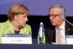 Merkel kiáll a Orbánék által betámadott Juncker mellett