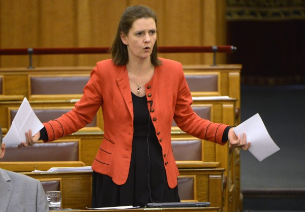 Újabb kilépő: Elhagyja a Jobbikot Hegedűs Lórántné
