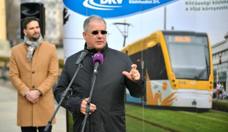 Teleplakátolták vele a fél országot, de Kósa Lajos szerint nem bírálják Junckert