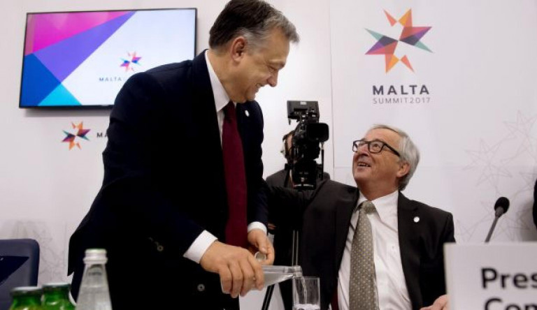 Orbán egy német lapnak nyilatkozott: Lenint idézte és közölte, hogy új plakátok jönnek