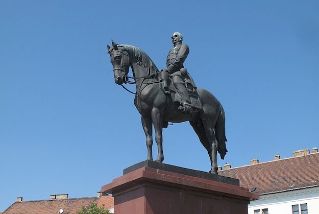 Marton László szobrászművész lovasszobra Görgeiről a Budai várban