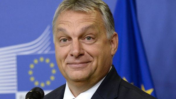 A Magyar Nemzet arra buzdítja a miniszterelnököt, lépjen már ki a Néppártból
