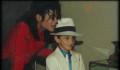 R. Kellyről és Michael Jacksonról is filmesek rántották le a leplet
