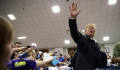 Trump Bibliákat dedikált a tornádó sújtotta Alabamában