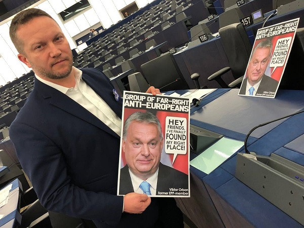 Ujhelyi: A magyar kormány csak zsarol a vétóval