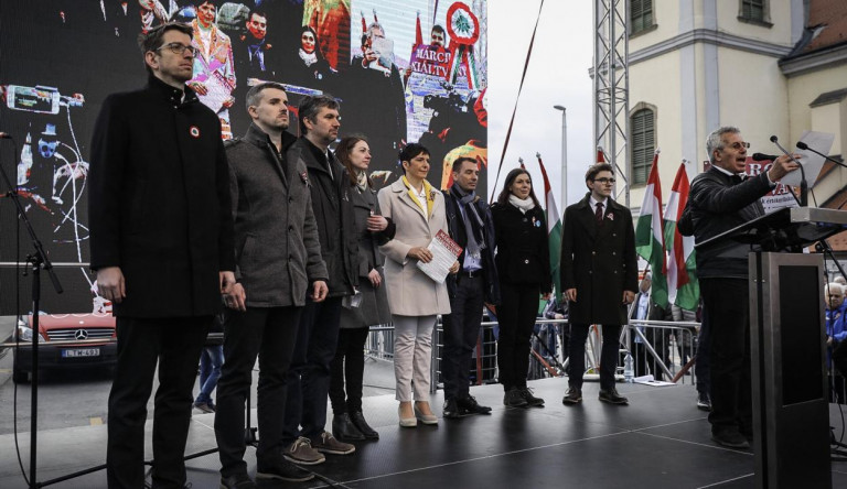 Szavakban már nagy az egység: az ellenzéki szónokok már Orbán bukását vizionálják 