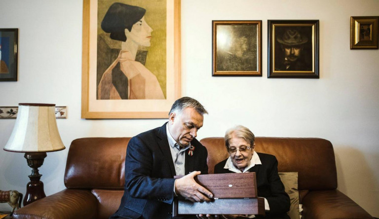 Orbán másfél percig sem bírta ki a látogatást Törőcsik Marinál hazudozás nélkül