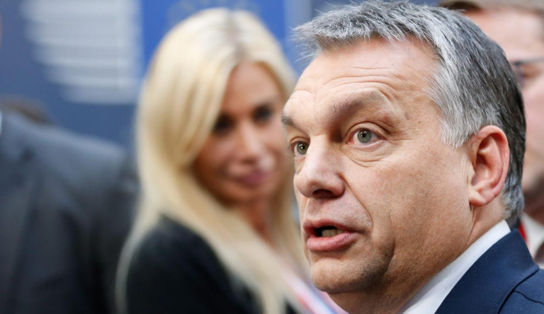 Orbánt szidalmazó üzeneteket hagytak Bécsben magyar rendszámú autókon