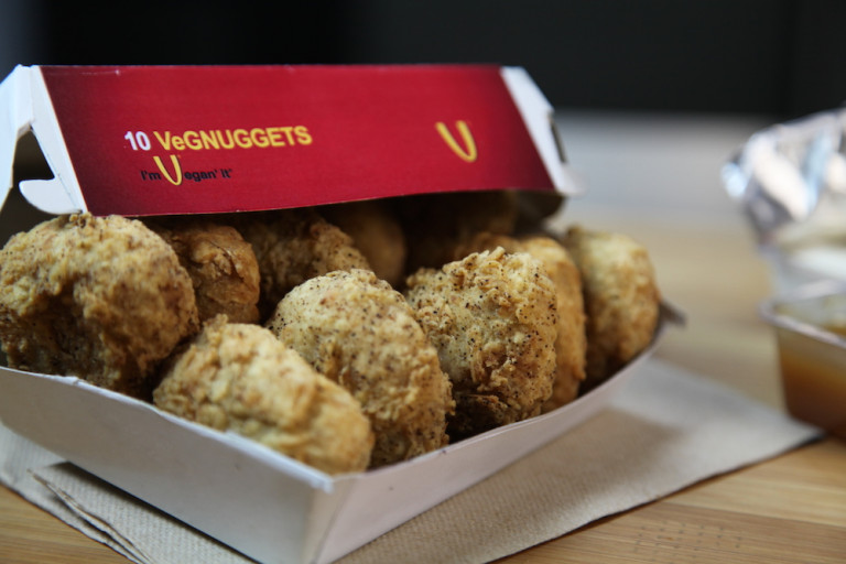 Jönnek a vegán csirkefalatok a McDonald’s-ba